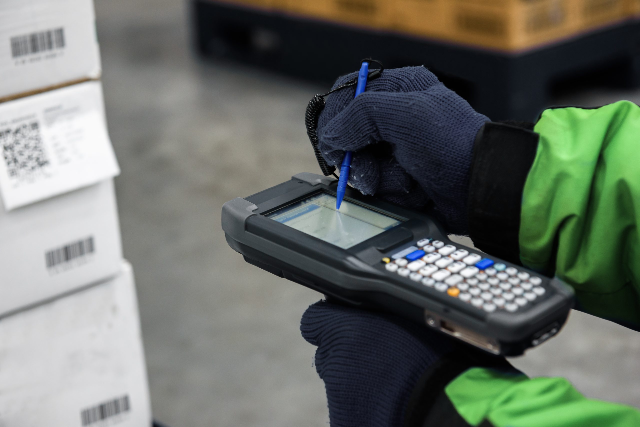 Bluetooth,Barcode,Scanner,Checking,Goods,In,The,Cold,Room,Or